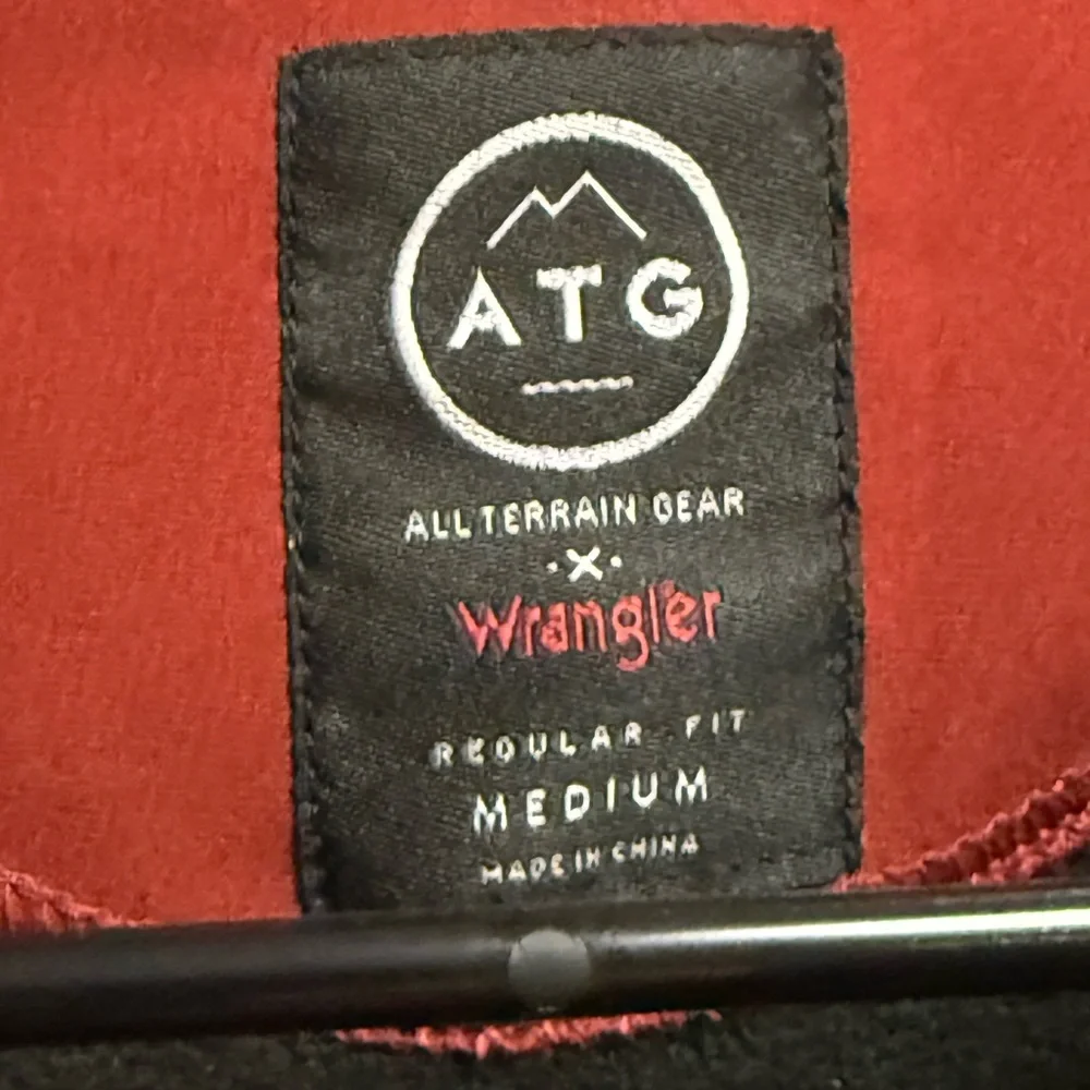 Wrangler ATG‎ Softshell Jacket Red M Outdoor Hiking Workwear Fleece Lined